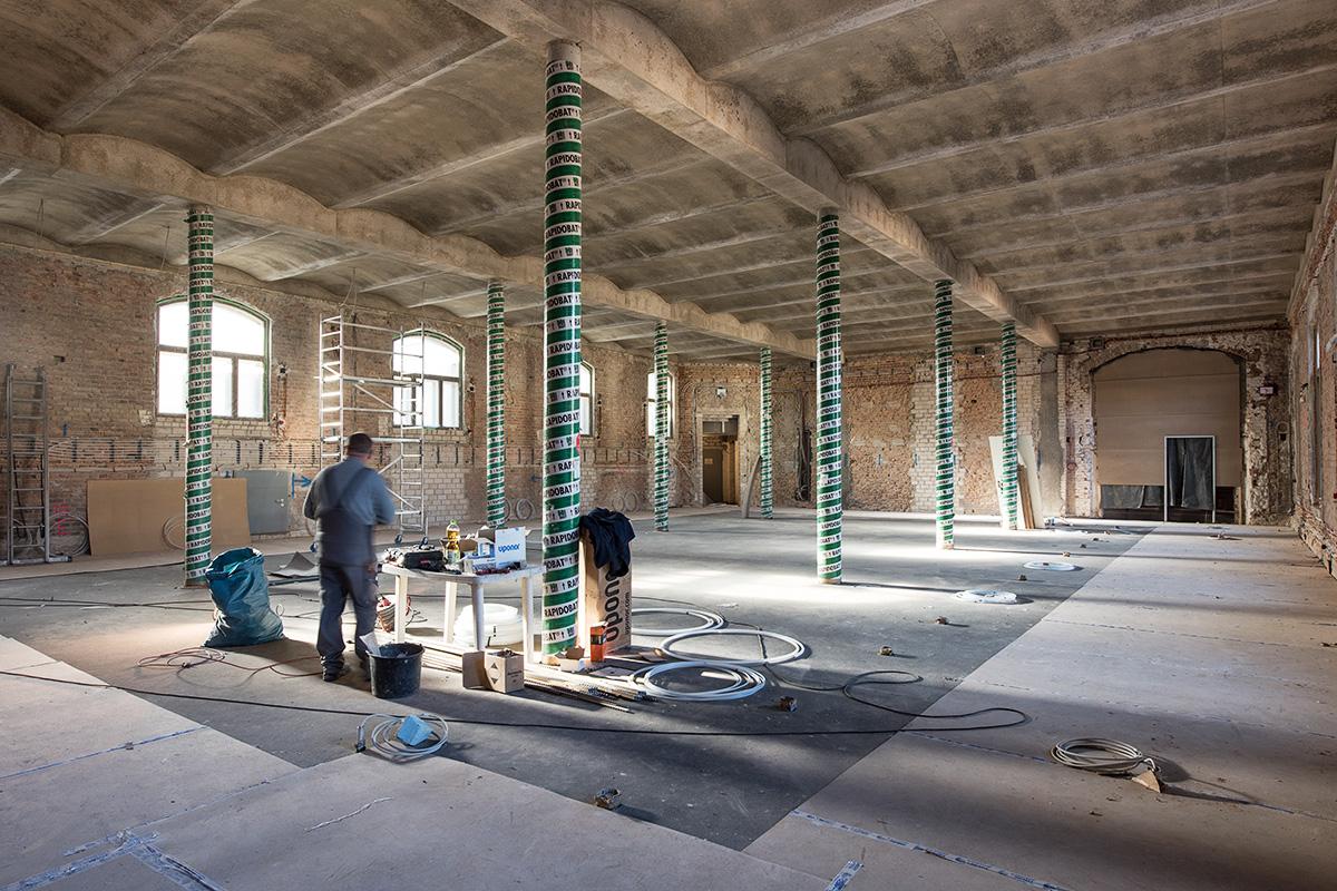 Sanierungsarbeiten im Karbonsaal, Leichtbetondecke in Anlehnung an das Berliner Gewölbe fertig gestellt