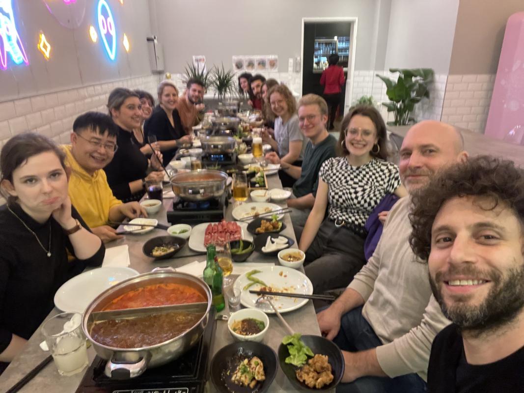 Grouppicture of the Labmembers in a restaurant