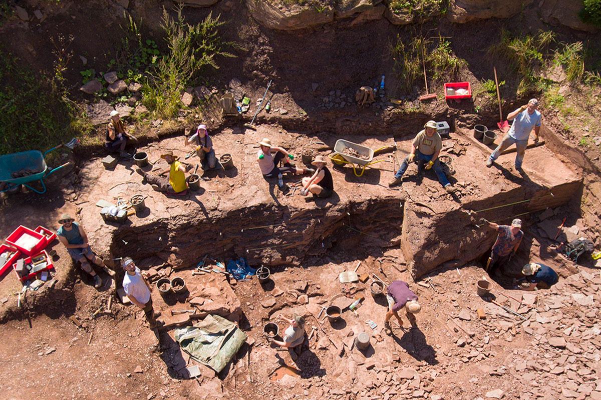 Team Bromacker in der Grabungsstelle im August 2021, Foto: Luftbild Rohde