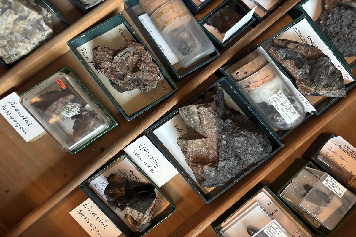Blick auf mineralogische Objekte der Sammlung des Museums für Naturkunde Berlin