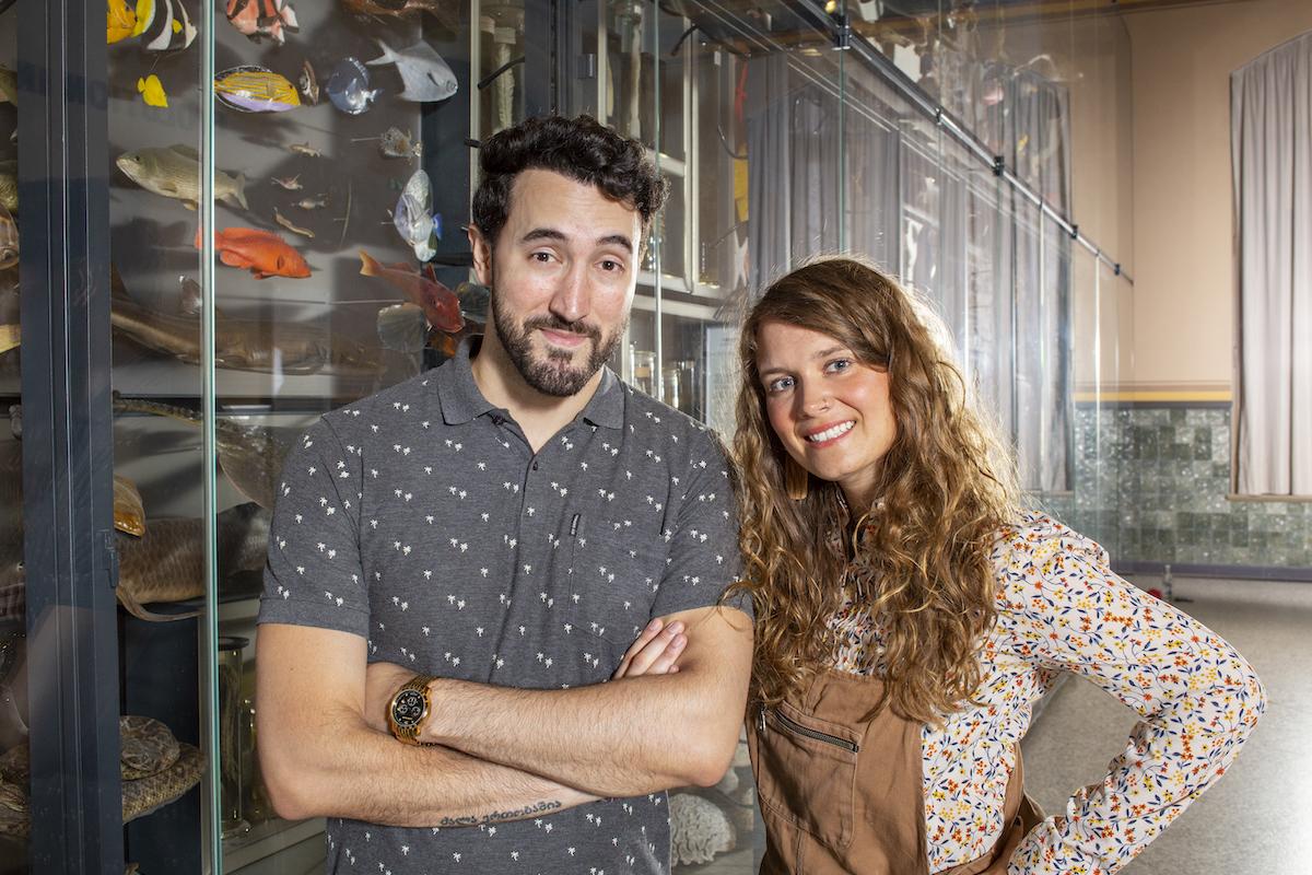 Tolga Akar und Jule Kaden sprechen den Podcast "Süßes oder Saurier" des Museums für Naturkunde Berlin. Tolga Akar und Jule Kaden sprechen den Podcast "Süßes oder Saurier" des Museums für Naturkunde Berlin.