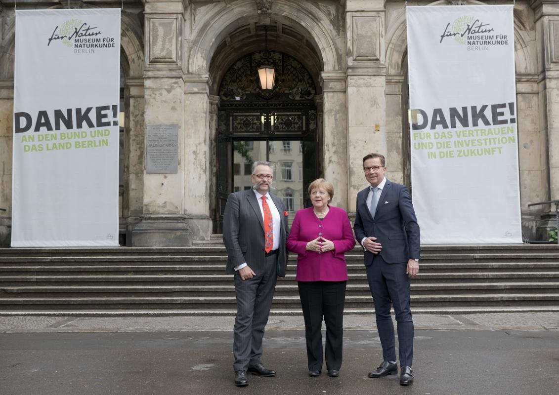 kanzlerin_merkel_im_mfn_c_peter_adamik.jpg