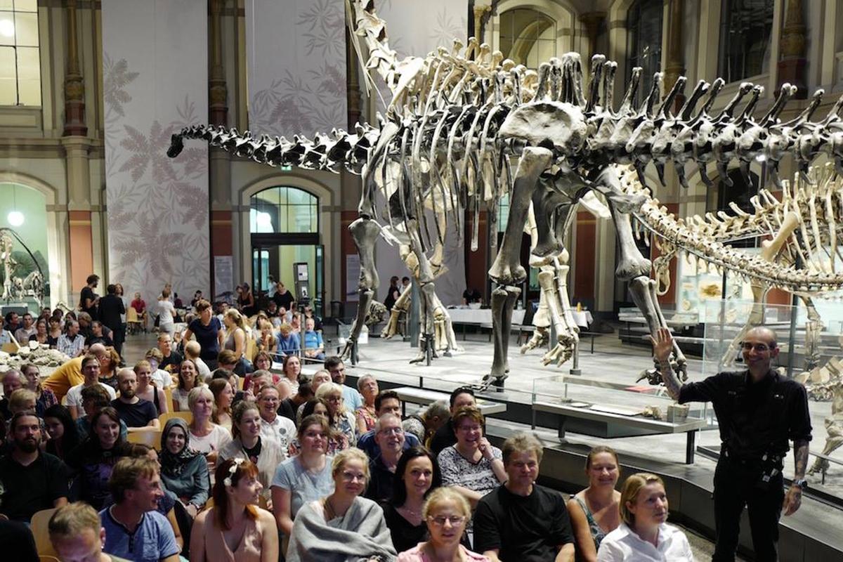 Veranstaltungsspecial mit Mark benecke im Sauriersaal des Museums für Naturkunde, Foto: Ines Benecke