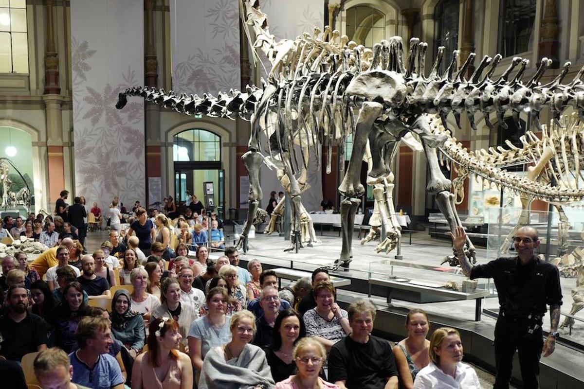 Veranstaltungsspecial mit Mark Benecke im Sauriersaal des Museums für Naturkunde, Foto: Ines Benecke