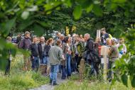 Bürger:innen und Projektbeteiligte von "Vielfalt verstehen" in einer Grünanlage in Berlin-Reinickendorf