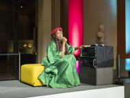 Vortragende Person im Sauriersaal 