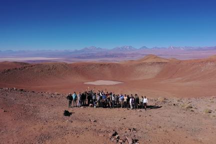 Exkursionsgruppe am Monturaqui Impaktkrater